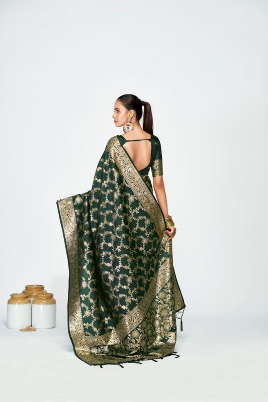 Fashion Dream Womens green banarasi silk Saree