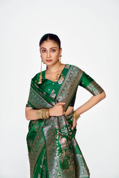 Fashion Dream Womens green banarasi silk Saree